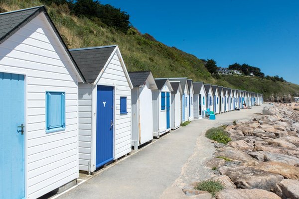 Partir en groupe pour un séjour tout inclus pas cher : avantages et inconvénients